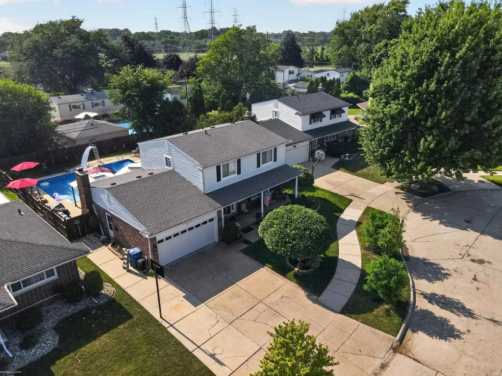 32725 Rugby Drive Warren City MI 48088
