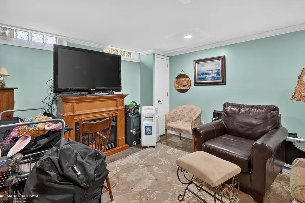 32725 Rugby Drive Warren City MI 48088