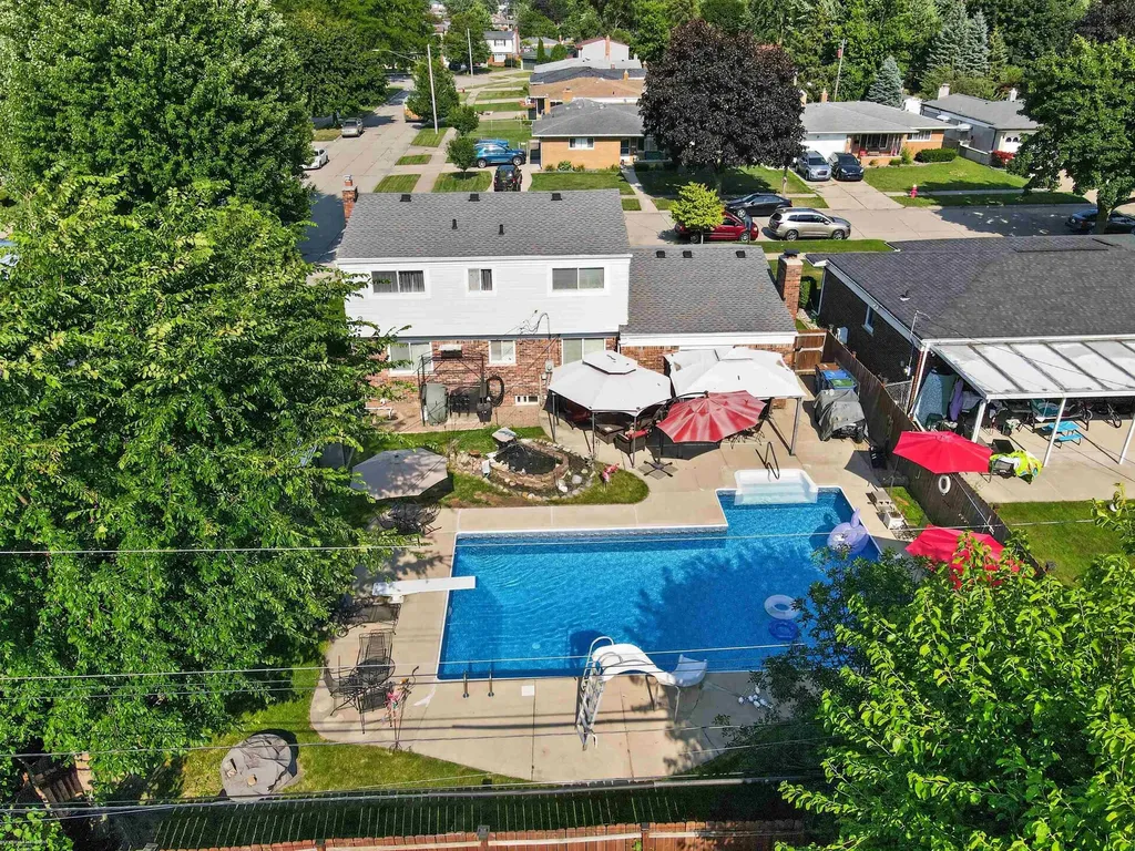 32725 Rugby Drive Warren City MI 48088