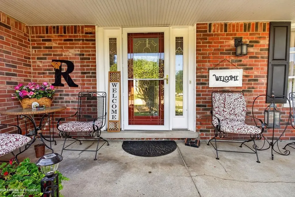 32725 Rugby Drive Warren City MI 48088