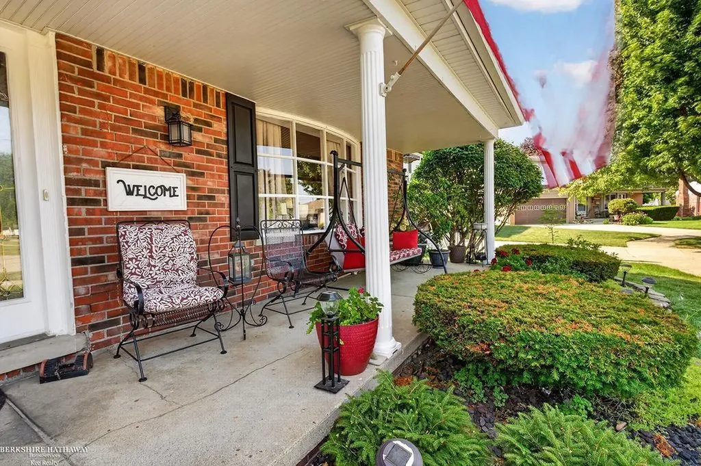 32725 Rugby Drive Warren City MI 48088