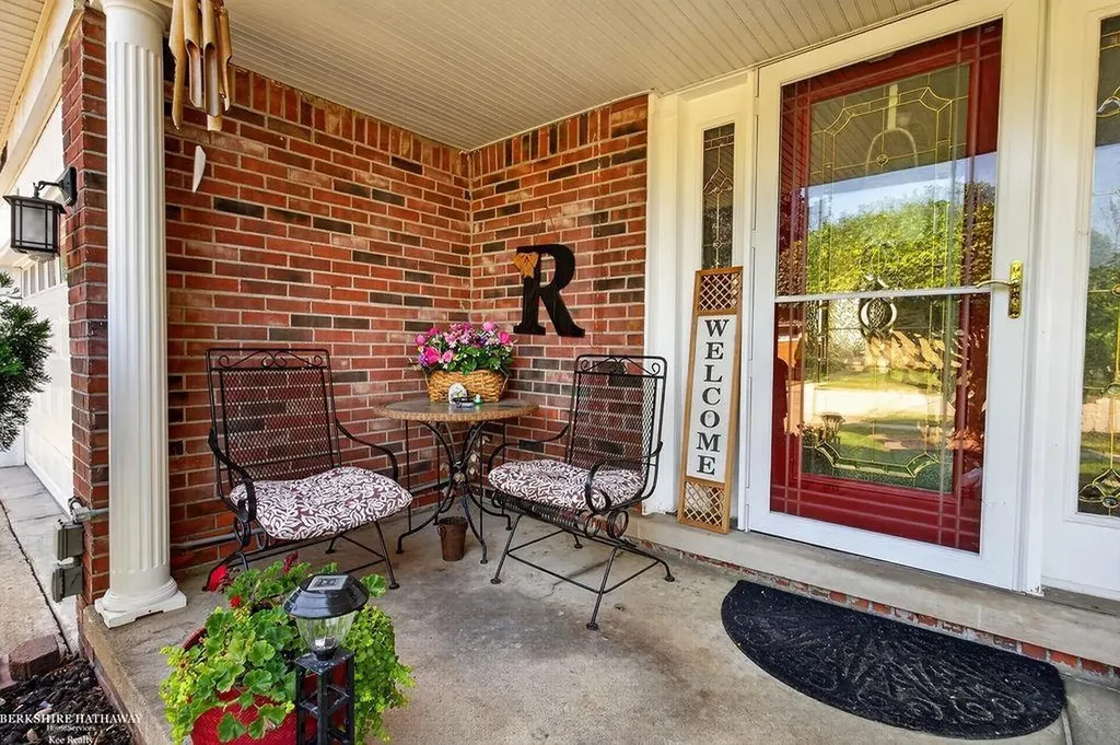 32725 Rugby Drive Warren City MI 48088