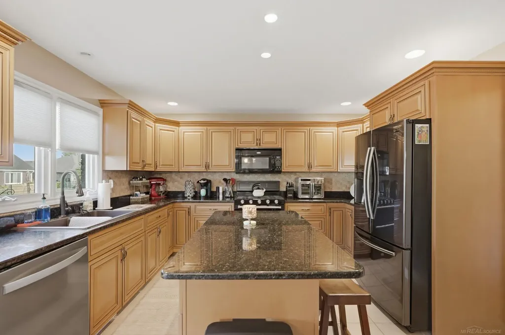 51880 Black Hills Lane Macomb Township MI 48042