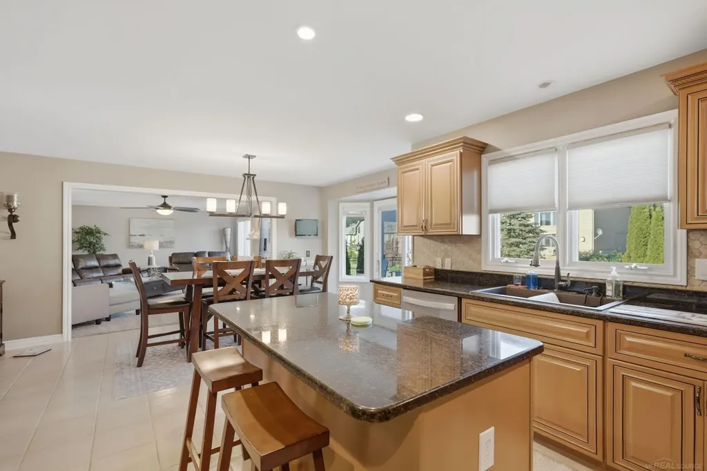 51880 Black Hills Lane Macomb Township MI 48042