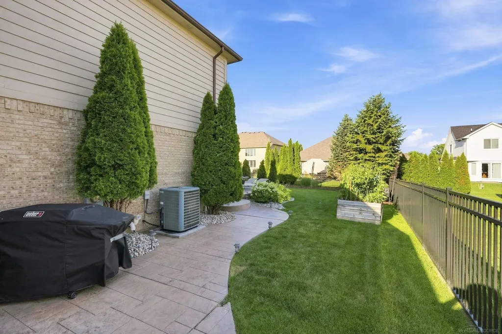 51880 Black Hills Lane Macomb Township MI 48042