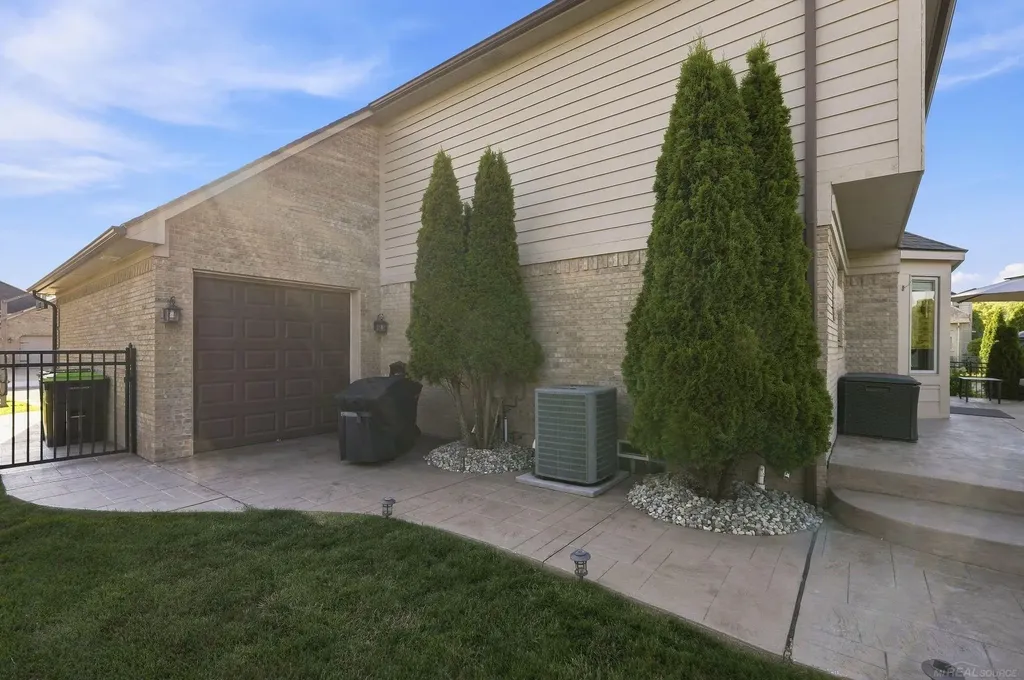 51880 Black Hills Lane Macomb Township MI 48042