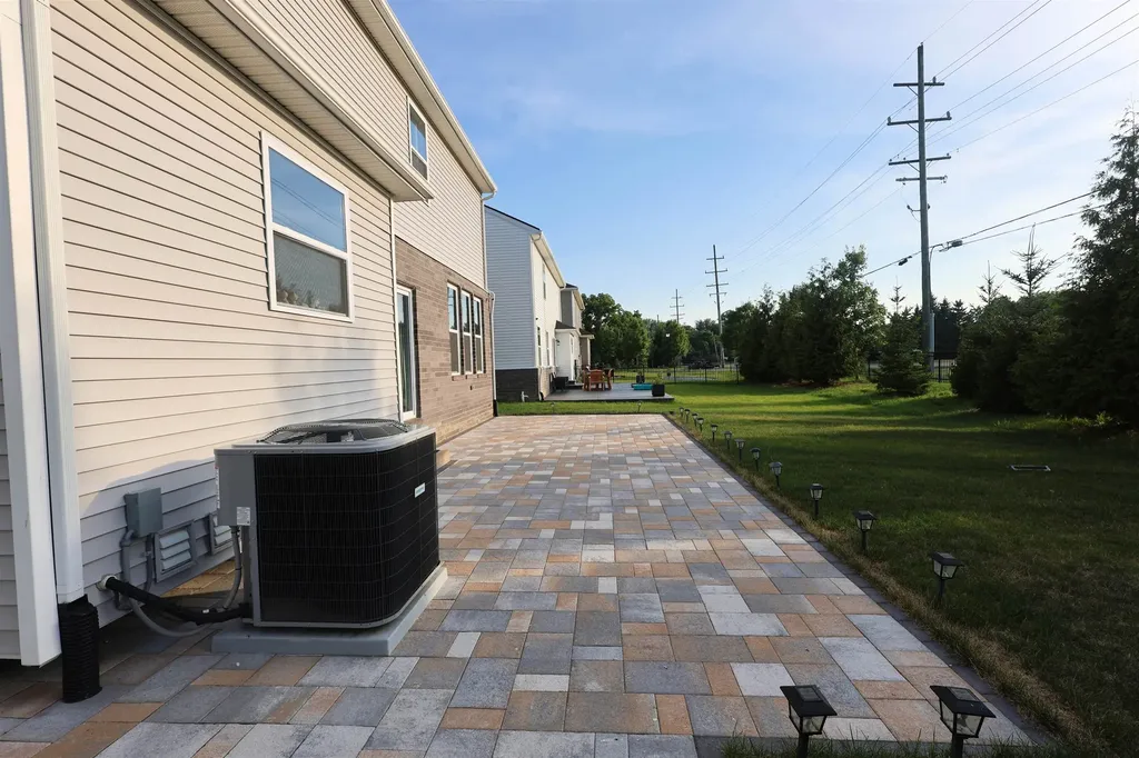 41261 Snowdon Drive Clinton Charter Township MI 48038
