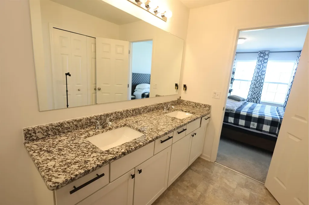 41261 Snowdon Drive Clinton Charter Township MI 48038