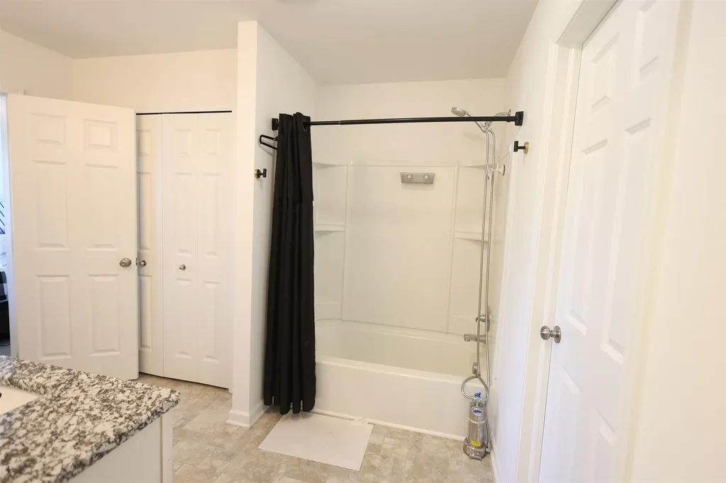 41261 Snowdon Drive Clinton Charter Township MI 48038