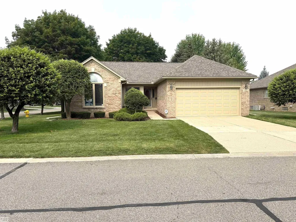 41097 Fox Run Lane Clinton Charter Township MI 48038
