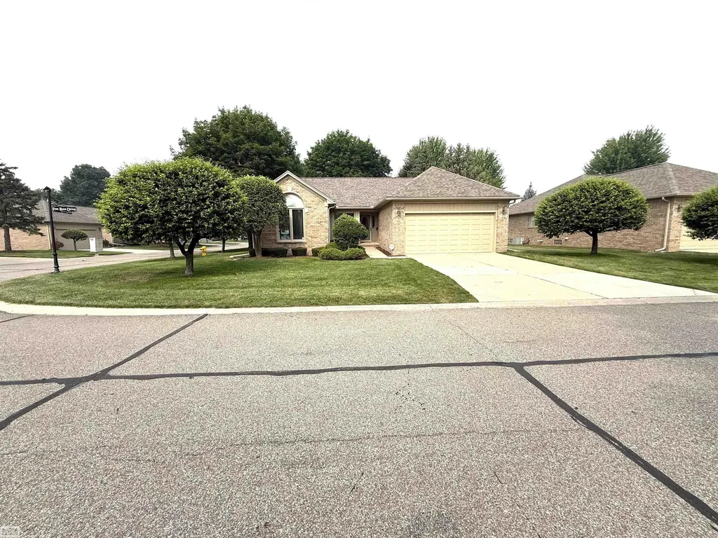 41097 Fox Run Lane Clinton Charter Township MI 48038