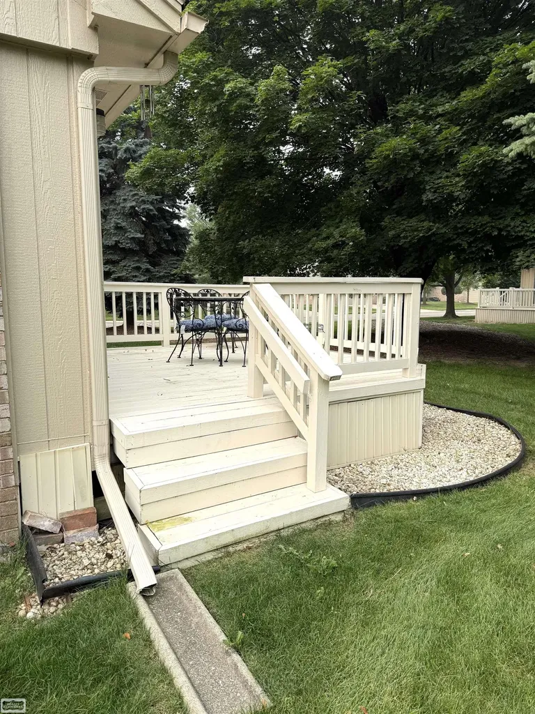 41097 Fox Run Lane Clinton Charter Township MI 48038