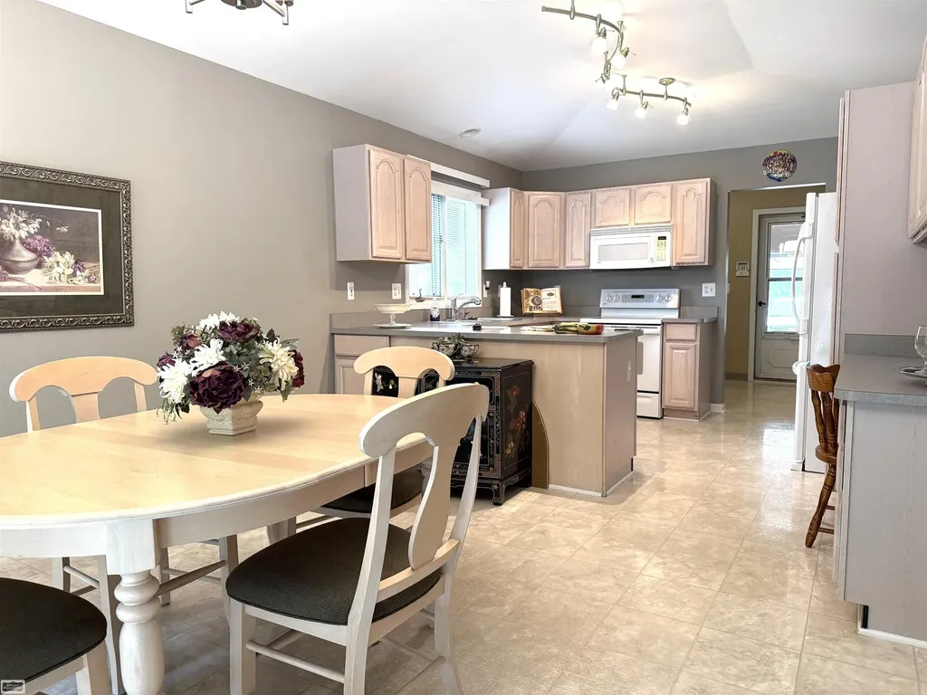 41097 Fox Run Lane Clinton Charter Township MI 48038
