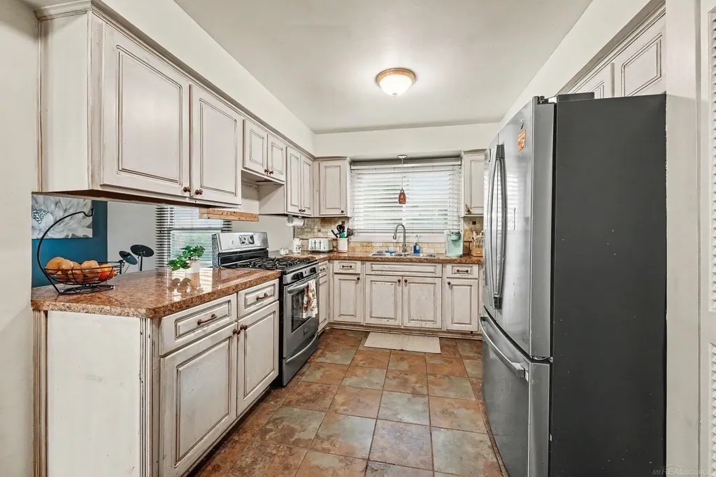 33857 Groth Drive Sterling Heights City MI 48312