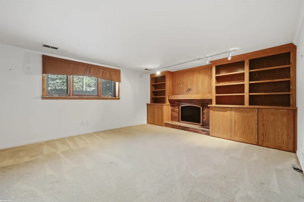 47120 Vanker Avenue Shelby Charter Township MI 48317