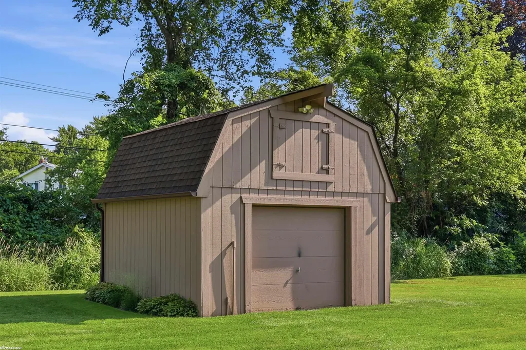 47120 Vanker Avenue Shelby Charter Township MI 48317