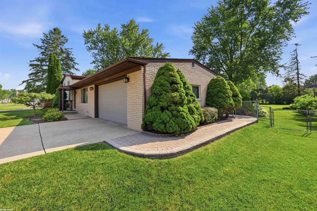 47120 Vanker Avenue Shelby Charter Township MI 48317