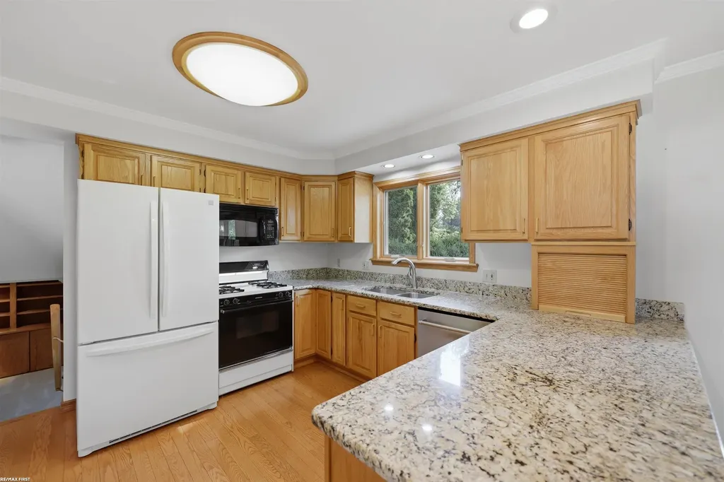 47120 Vanker Avenue Shelby Charter Township MI 48317