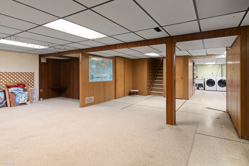 3825 Hillcrest Street Warren City MI 48092