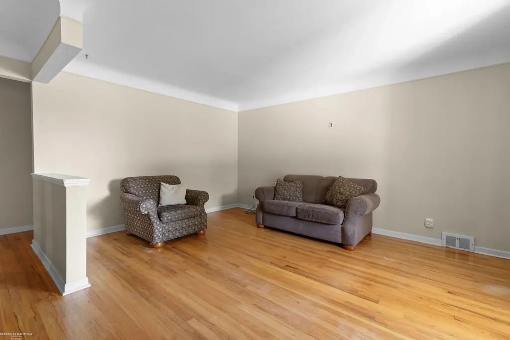 3825 Hillcrest Street Warren City MI 48092