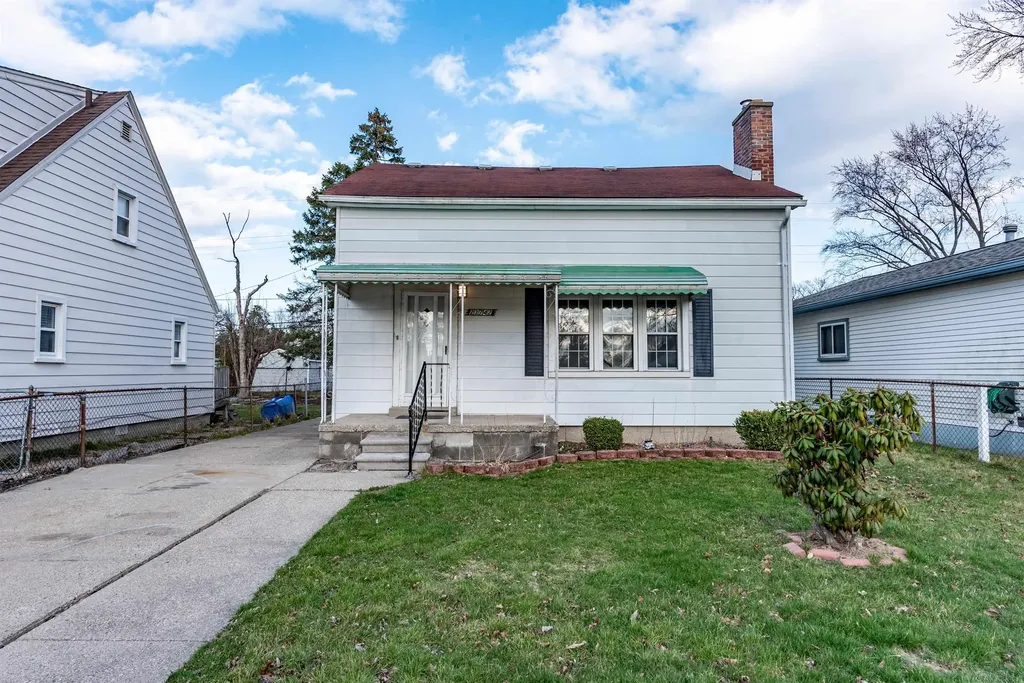 23742 Stewart Avenue Warren City MI 48089