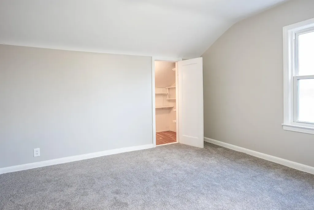 23742 Stewart Avenue Warren City MI 48089