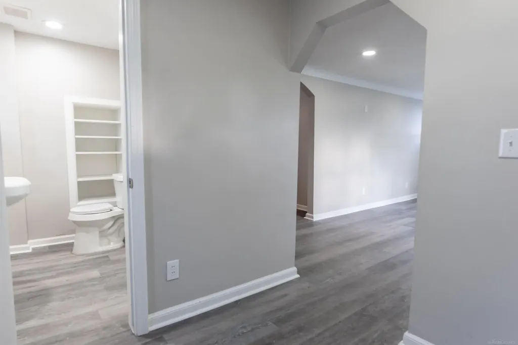 23742 Stewart Avenue Warren City MI 48089