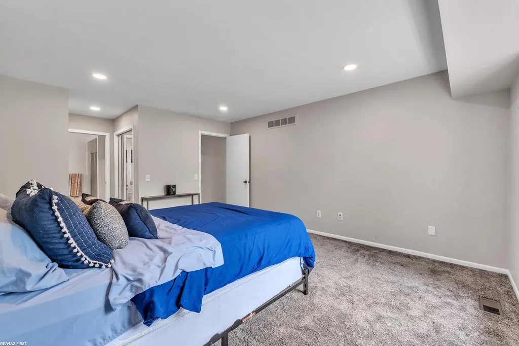 20497 Villa Grande Circle Clinton Charter Township MI 48038