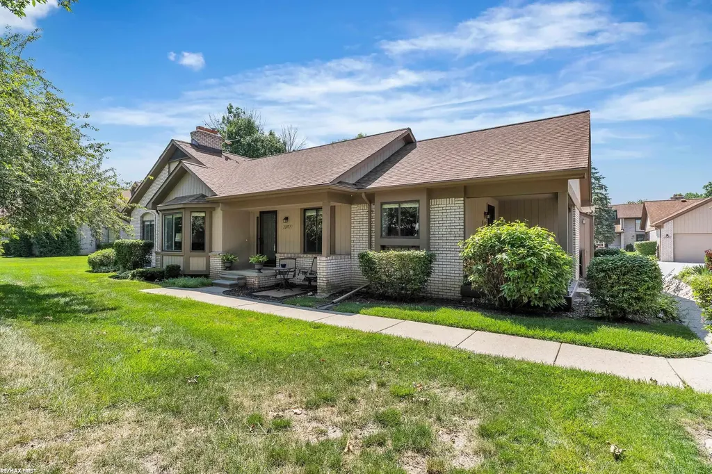 20497 Villa Grande Circle Clinton Charter Township MI 48038