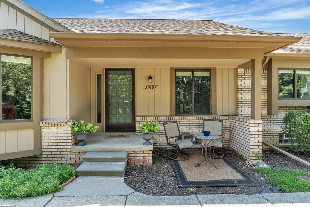20497 Villa Grande Circle Clinton Charter Township MI 48038