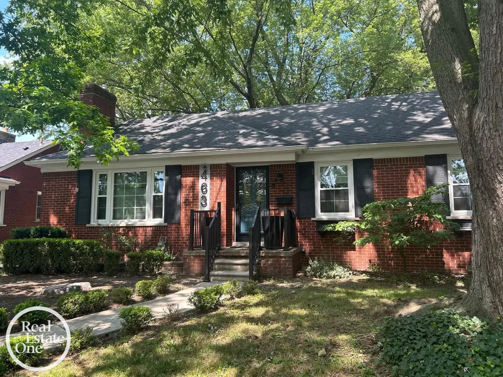 463 Bournemouth Circle Grosse Pointe Farms City MI 48236