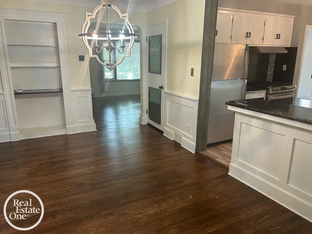 463 Bournemouth Circle Grosse Pointe Farms City MI 48236