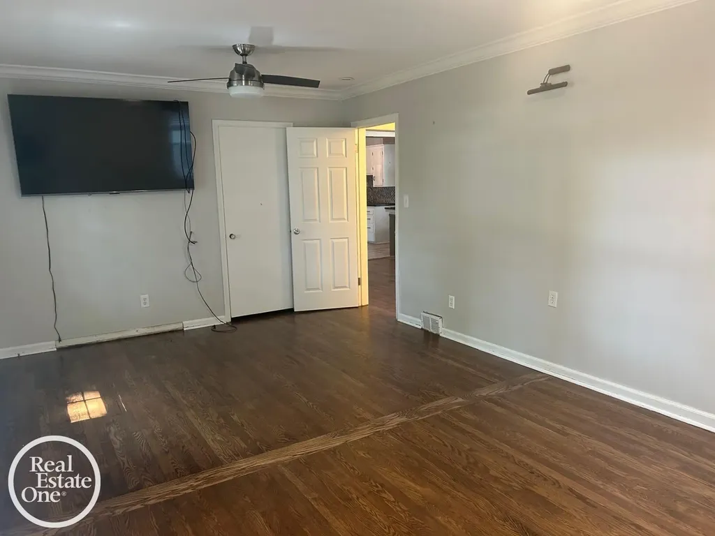 463 Bournemouth Circle Grosse Pointe Farms City MI 48236