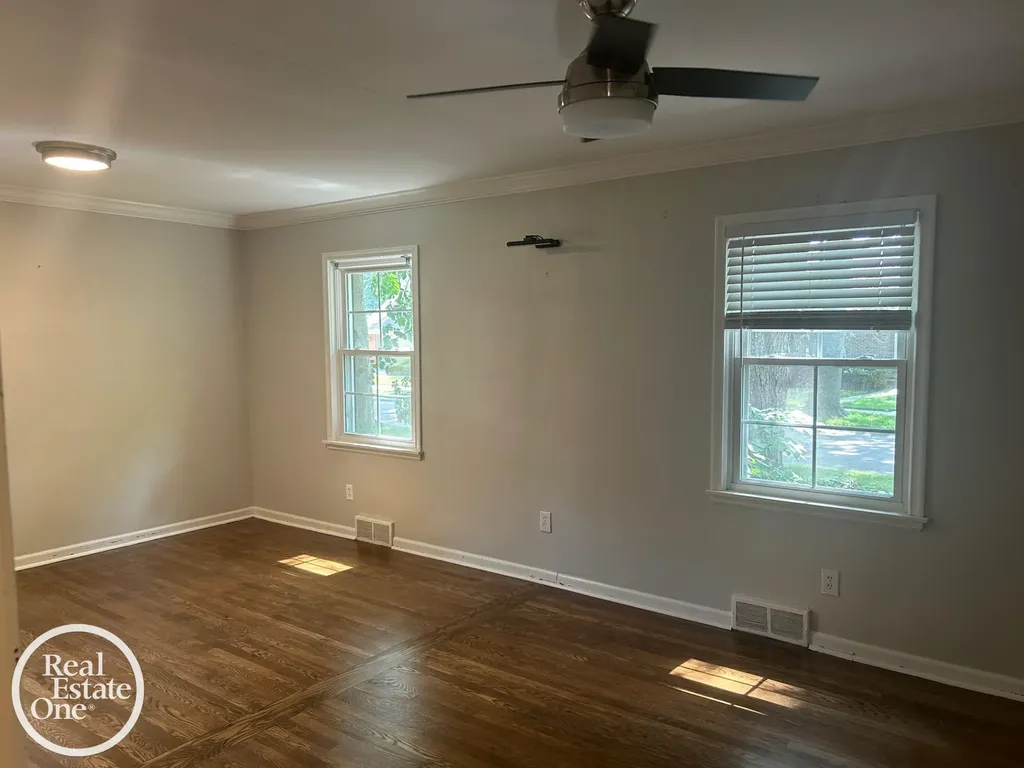 463 Bournemouth Circle Grosse Pointe Farms City MI 48236