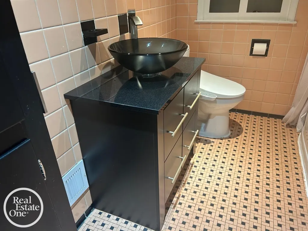 463 Bournemouth Circle Grosse Pointe Farms City MI 48236