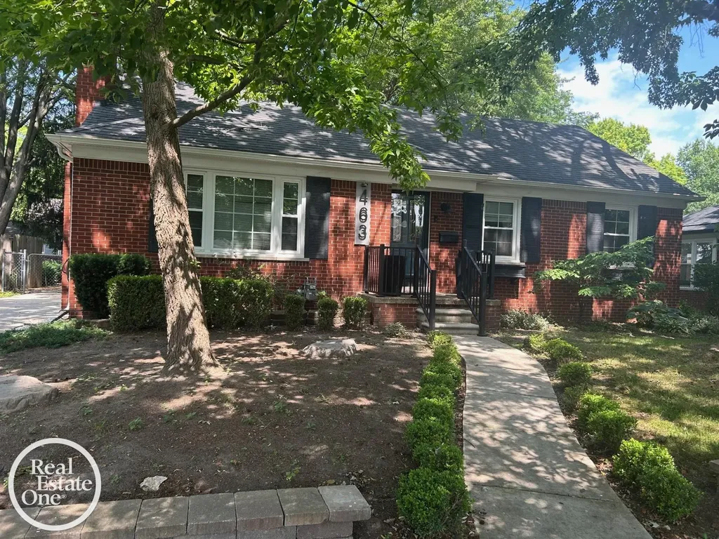 463 Bournemouth Circle Grosse Pointe Farms City MI 48236