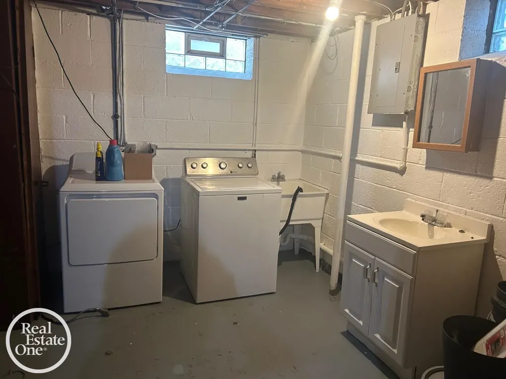 463 Bournemouth Circle Grosse Pointe Farms City MI 48236