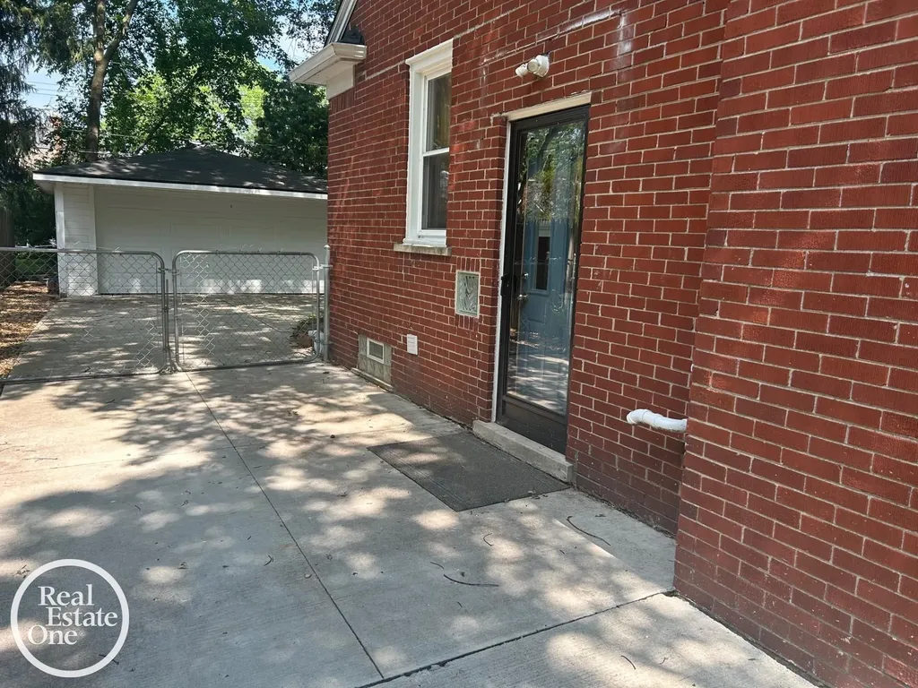463 Bournemouth Circle Grosse Pointe Farms City MI 48236