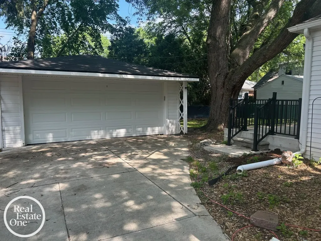 463 Bournemouth Circle Grosse Pointe Farms City MI 48236