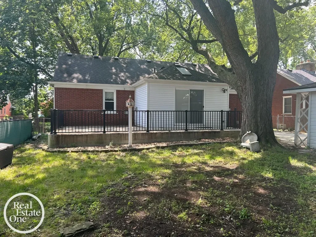 463 Bournemouth Circle Grosse Pointe Farms City MI 48236