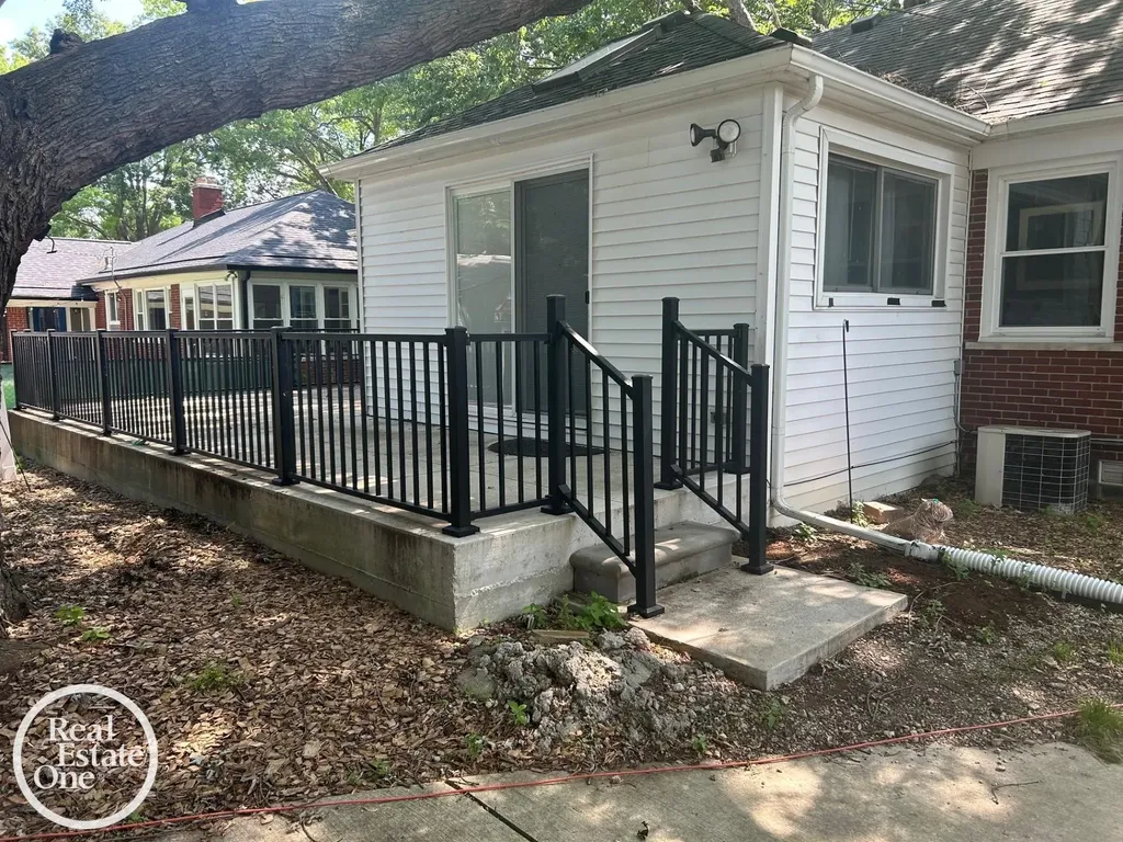 463 Bournemouth Circle Grosse Pointe Farms City MI 48236