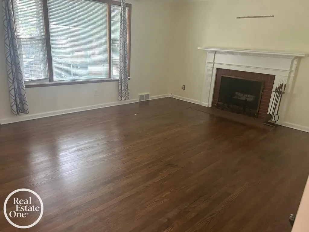463 Bournemouth Circle Grosse Pointe Farms City MI 48236
