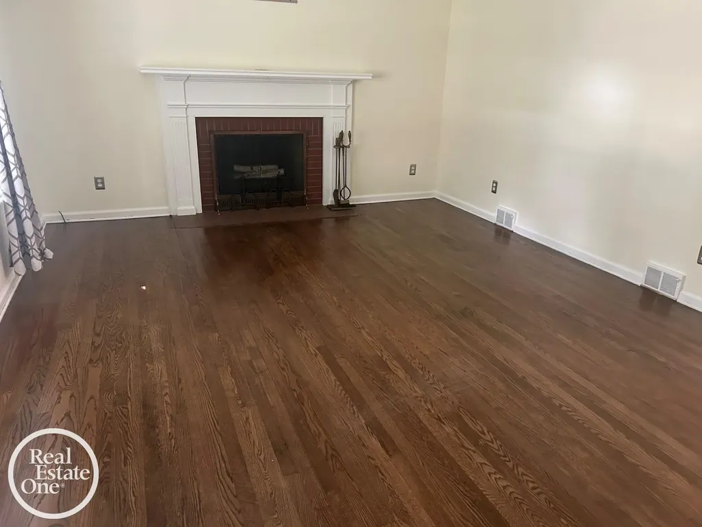 463 Bournemouth Circle Grosse Pointe Farms City MI 48236