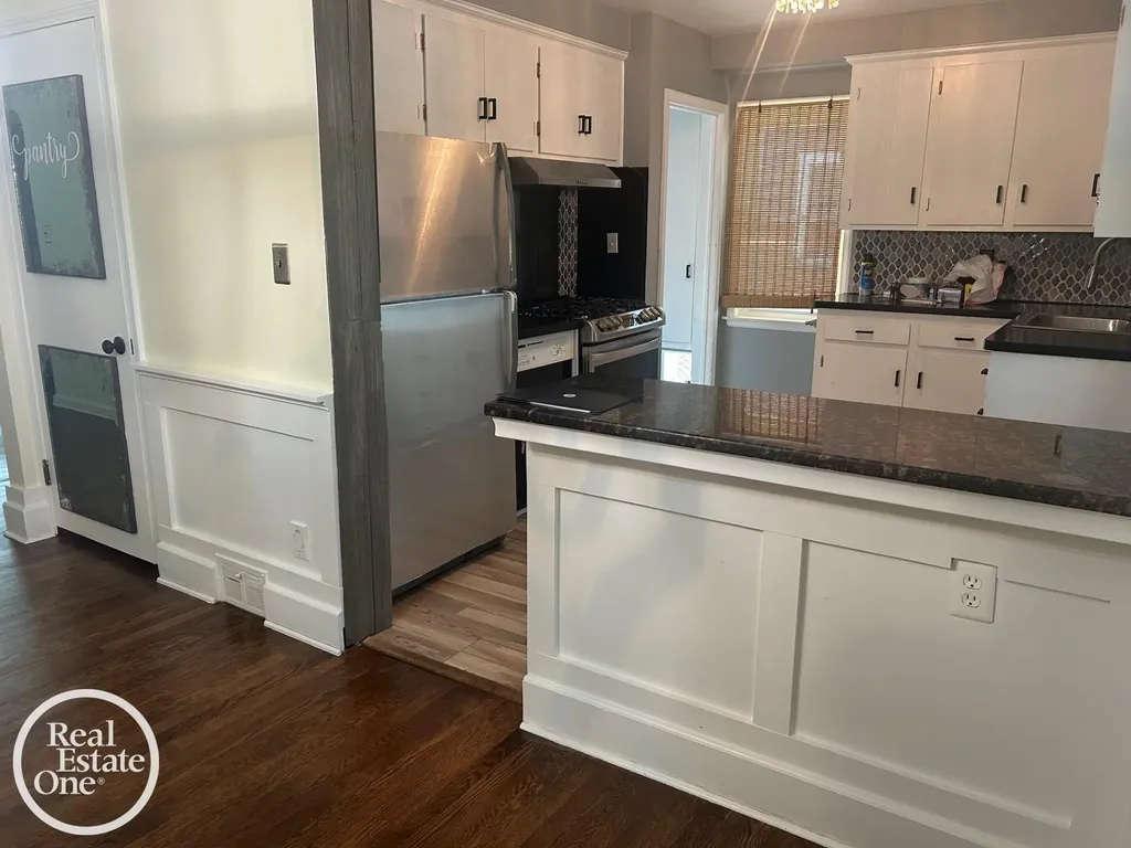 463 Bournemouth Circle Grosse Pointe Farms City MI 48236