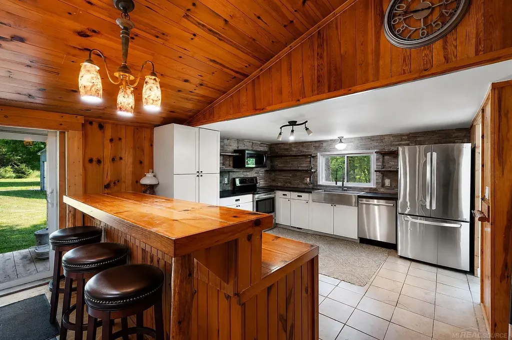 149 Hunters Creek Road Lapeer City MI 48455
