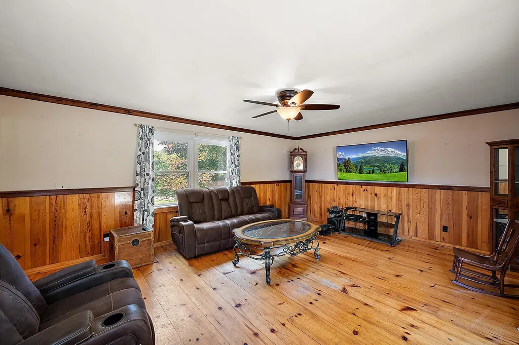 149 Hunters Creek Road Lapeer City MI 48455