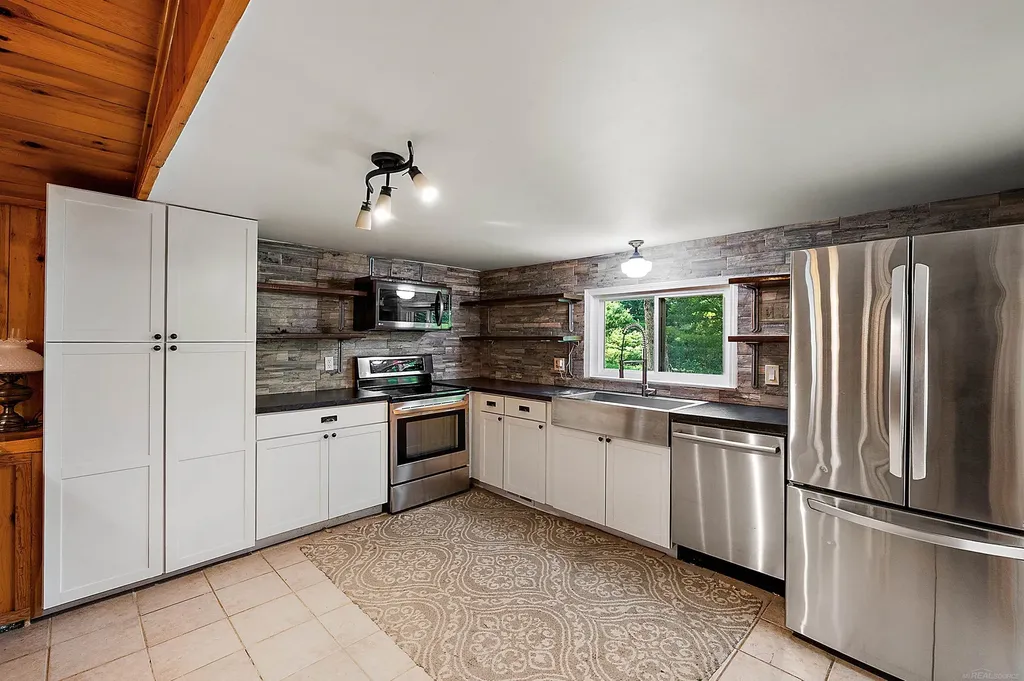 149 Hunters Creek Road Lapeer City MI 48455