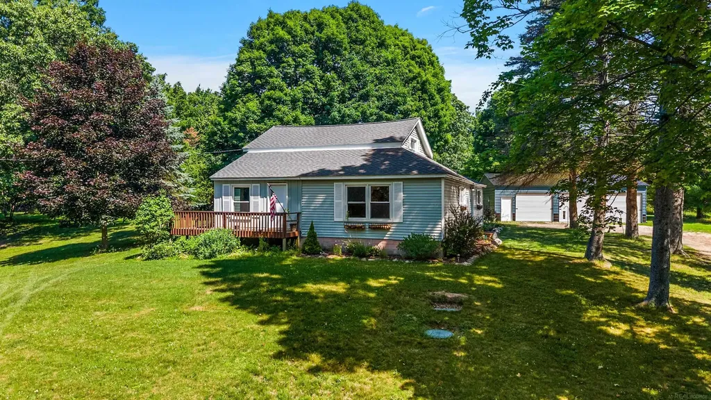 149 Hunters Creek Road Lapeer City MI 48455