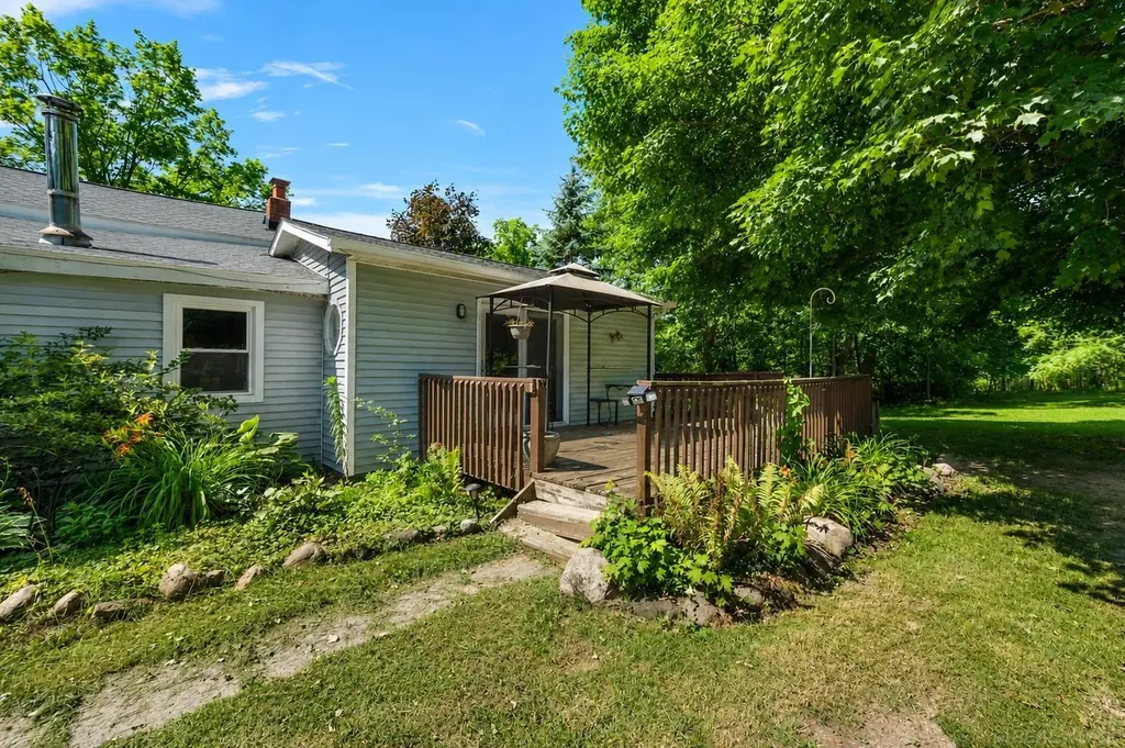 149 Hunters Creek Road Lapeer City MI 48455