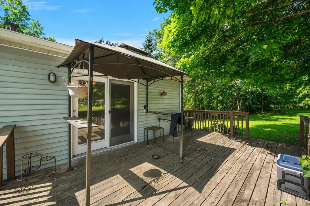 149 Hunters Creek Road Lapeer City MI 48455